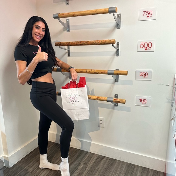 Welcome to my closet!!!! 😍 - Picture 13 of 16